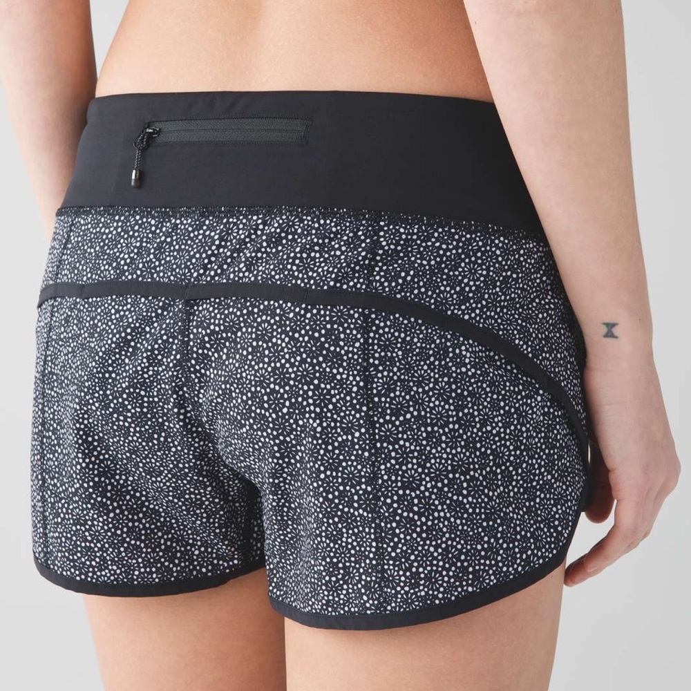 RT $58 LULULEMON SPEED SHORT 4 WAY STRETCH 2.5”